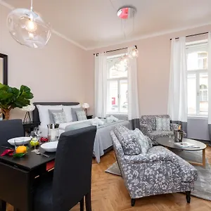 empirent-garden-suites.praguehotelsweb.com/